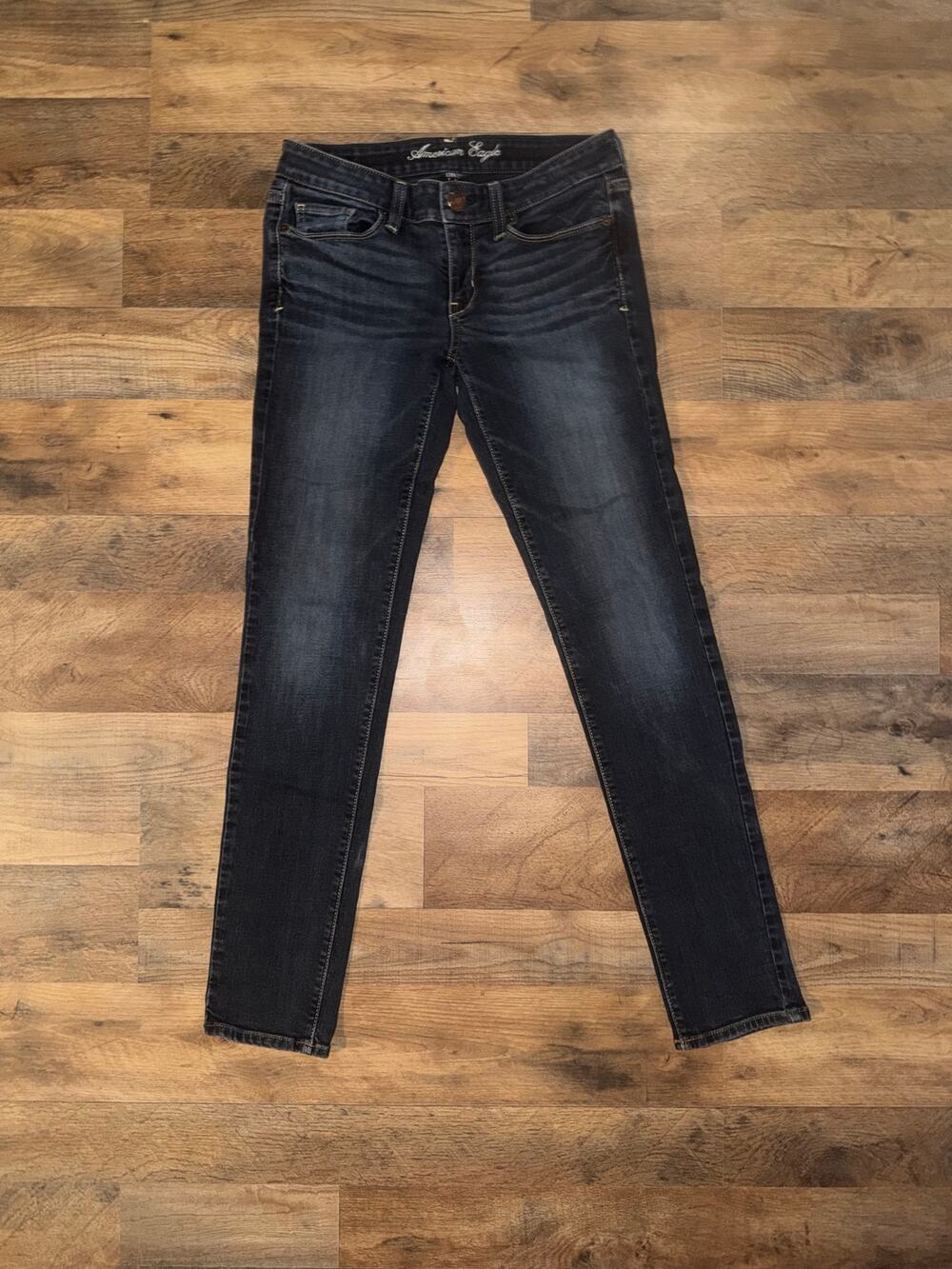 American Eagle women’s skinny blue jeans